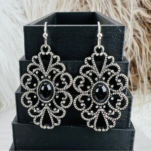 Beautiful Silvertone Black center bohemian pierced earrings